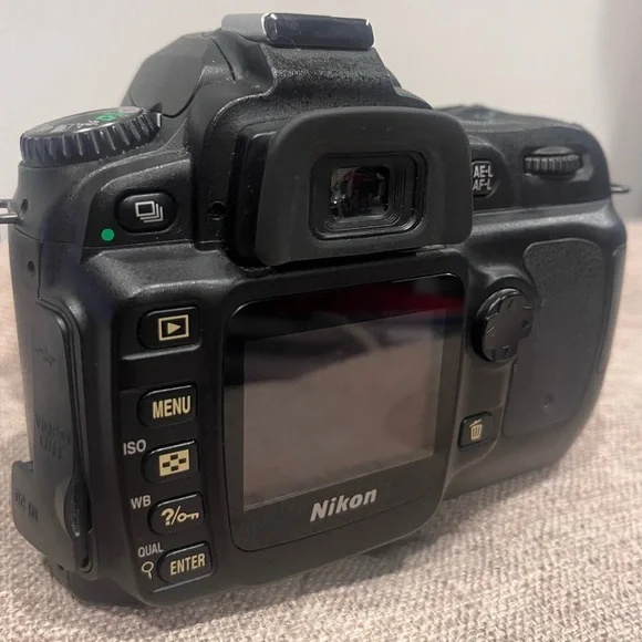 Nikon D50 digital Camera video w/Manual, Charger, A/V Cable, SD Card/Reader